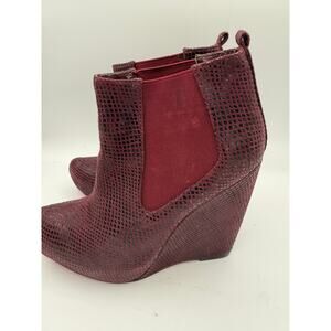 Paris Hilton Supreme Wedge in Merlot, Sz 8.5